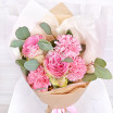 Розовые облака -букет из роз и гвоздик